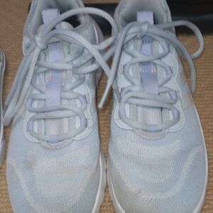 EUC (Worn a handful of times) Women’s Adidas Primegreen Bounce Shoes - Size 6.5